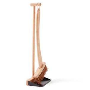 Conjunto de escoba y recogedor