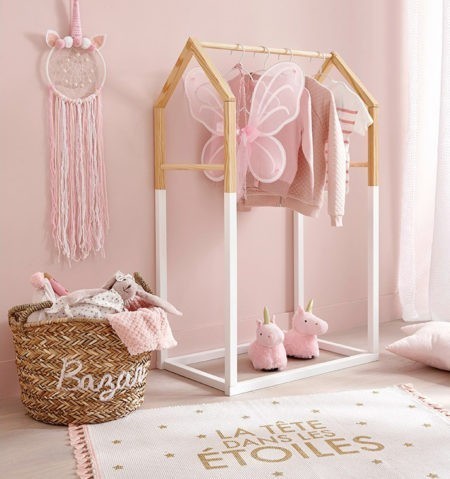 Perchero infantil con forma de casita