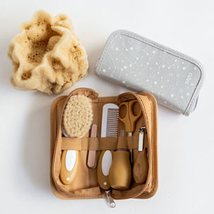 Estuche 7 piezas de aseo para bebé gris - Imagen 4