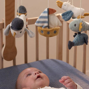 Móvil musical de madera natural Sailors Bay - Imagen 4