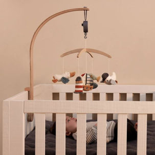 Móvil musical de madera natural Sailors Bay - Imagen 3