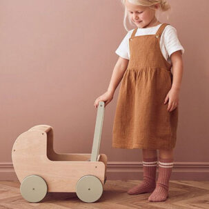 Cochecito para muñecos de madera natural - Imagen 3