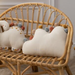 Cojín infantil nube pompons - Imagen 2