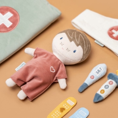 Juego de médicos con el muñeco Jim - Imagen 3