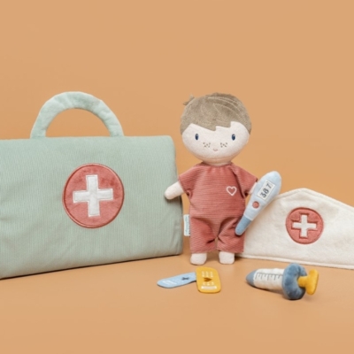 Juego de médicos con el muñeco Jim - Imagen 8