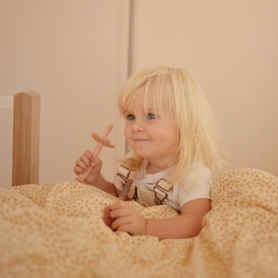 Cepillo de dientes didáctico Mushie Flower Blush - Imagen 2