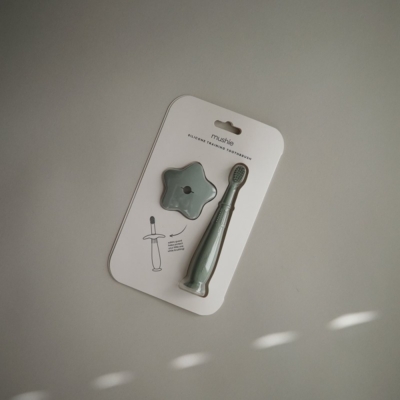 Cepillo de dientes didáctico Mushie Star Cambridge Blue - Imagen 5