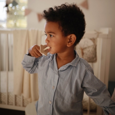 Cepillo de dientes didáctico Mushie Star Shifting Sand - Imagen 2