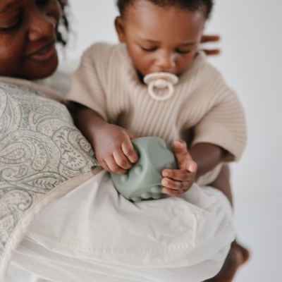 Pack de dos dados mordedor Mushie Sand+Blue - Imagen 2