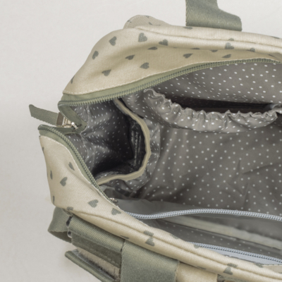 Mochila maternal corazones Poppy musgo - Imagen 11