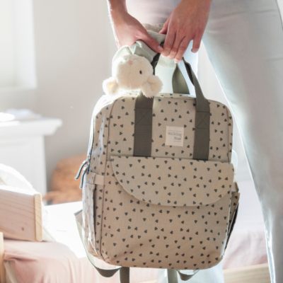 Mochila maternal corazones Poppy musgo - Imagen 2