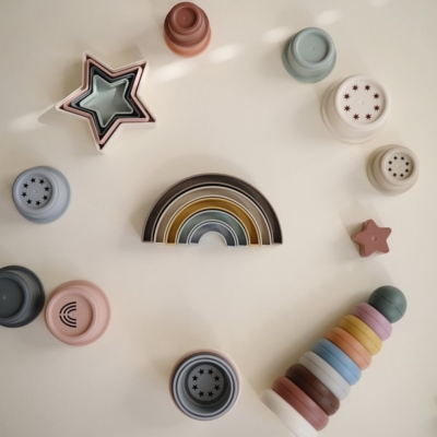 Arcoiris apilables Mushie solid hillside - Imagen 3