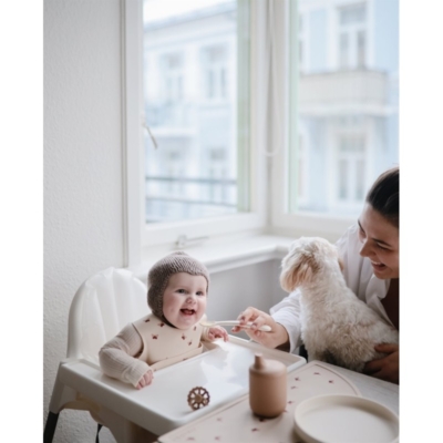 Babero silicona Mushie print butterflies - Imagen 3