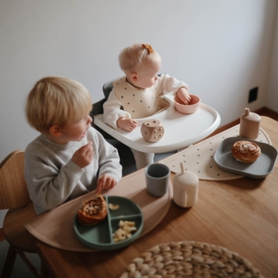 Babero silicona Mushie print butterflies - Imagen 6