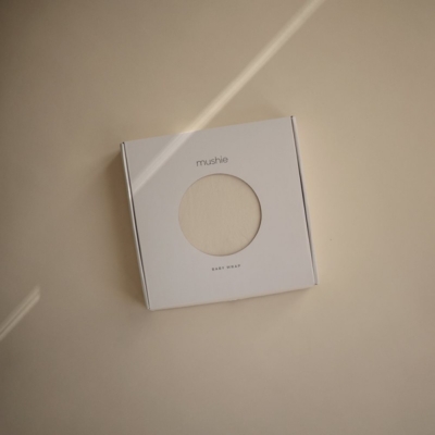 Fular portabebé Mushie beige melange - Imagen 4