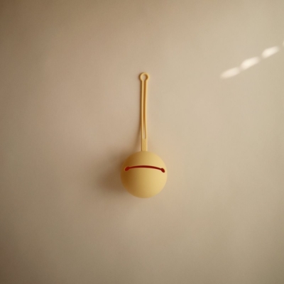 Funda chupete Mushie solid daffodil - Imagen 2