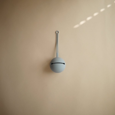 Funda chupete Mushie solid powder blue - Imagen 2