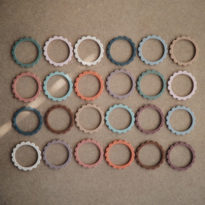 Mordedor pack 3 brazaletes Mushie flower terra - Imagen 3