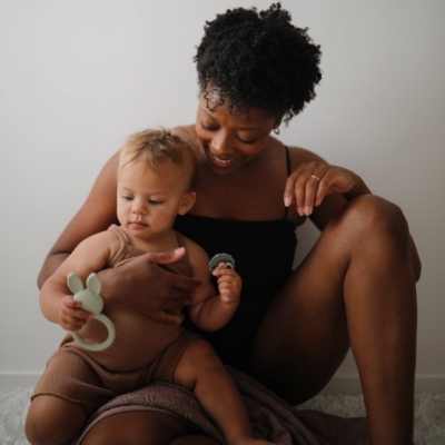 Mordedor silicona Mushie bunny sage - Imagen 3