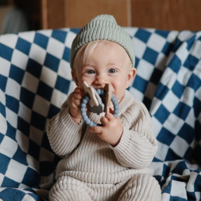 Mordedor silicona Mushie ring space - Imagen 2