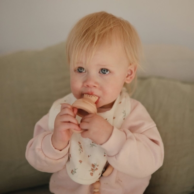 Pack 2 alimentadores silicona Mushie solid blush - Imagen 2