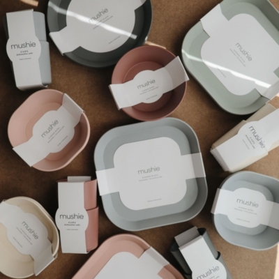 Pack dos platos cuadrados Mushie solid cloud - Imagen 3