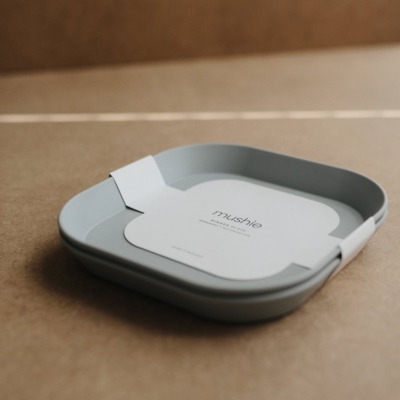 Pack dos platos cuadrados Mushie solid sage - Imagen 3