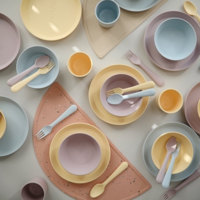 Pack tenedor y cuchara Mushie solid powder blue - Imagen 3