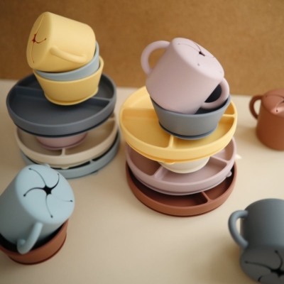 Plato ventosa-compartimentos Mushie solid blush - Imagen 4