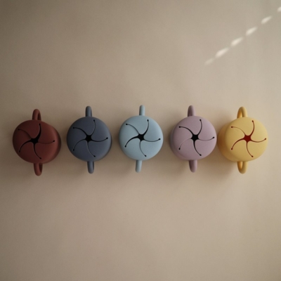 Taza para snack silicona solid cambridge blue 8.5x8.5x14.5 cm - Imagen 3