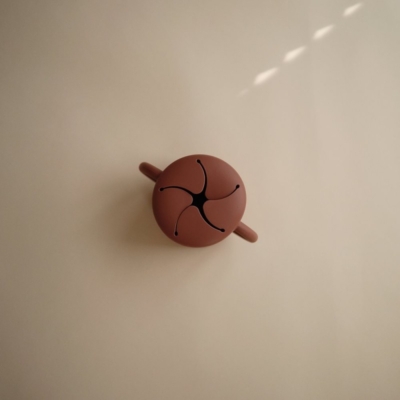 Taza para snack silicona solid woodchuck 8.5x8.5x14.5 cm - Imagen 2