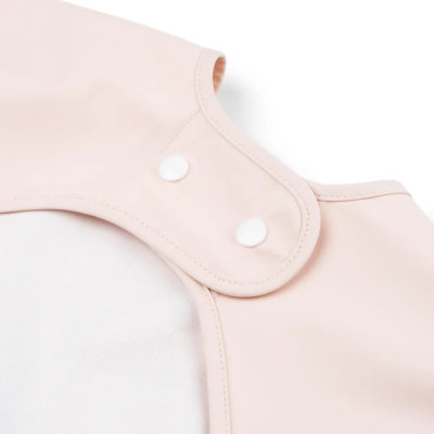 Babero con bolsillo y mangas Playground powder - Imagen 4