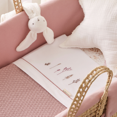 Moisés de mimbre con edredón, cojín, interior acolchado y colchón Niza - Imagen 2