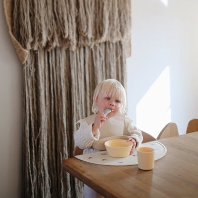 Pack dos cucharas de iniciación Mushie Sand - Cambridge Blue - Imagen 2