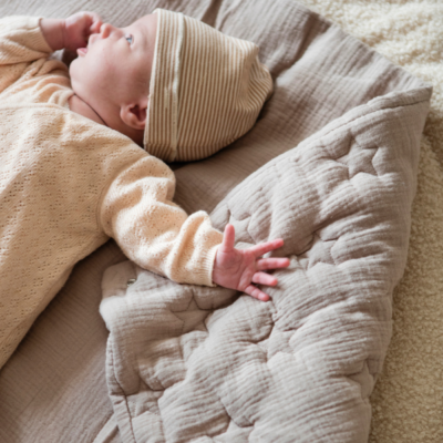 Saco 2 en 1 Arrullo-manta Caetana Sand - Imagen 3