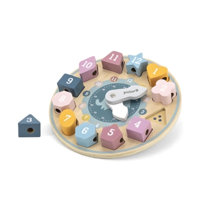 Reloj de madera con formas