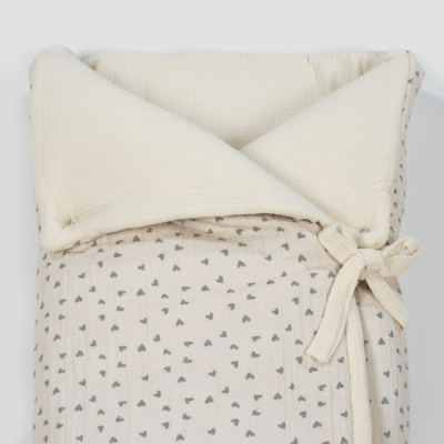 Saco 2 en 1 Arrullo-manta corazones Poppy musgo - Imagen 2