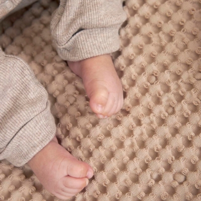 Manta minicuna invierno 100x75cm Waffle Sand - Imagen 4