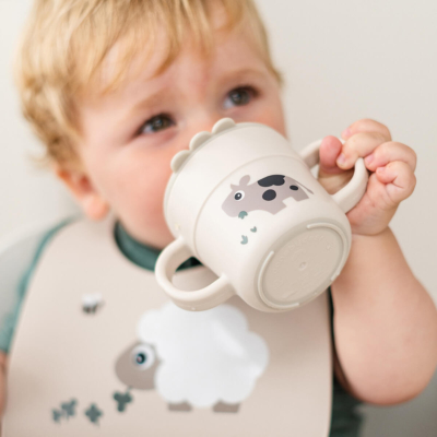 Taza para niños con asas Tiny farm Arena - Imagen 2