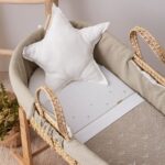 Moisés de mimbre con edredón, cojín, interior acolchado y colchón Cornelia - Imagen 2