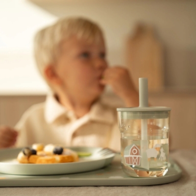 Vaso infantil con pajita Pequeña granja - Imagen 3
