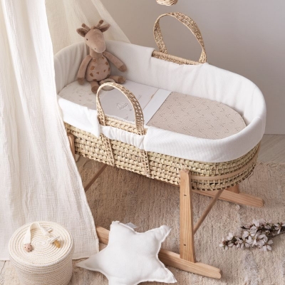 Moisés de mimbre con edredón, cojín, interior acolchado y colchón Noe - Imagen 2