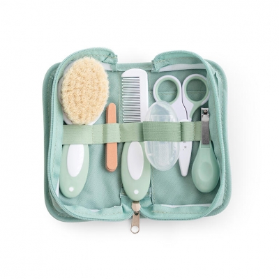 Estuche 7 piezas de aseo para bebé verde