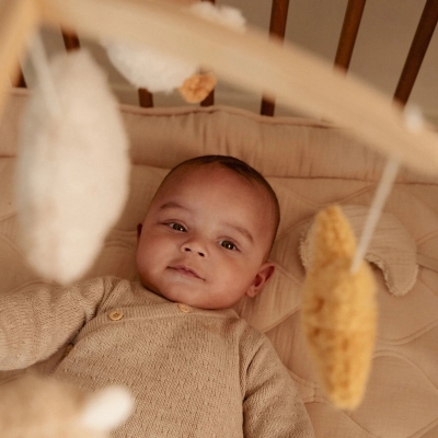 Móvil musical de madera beige naturals - Imagen 2